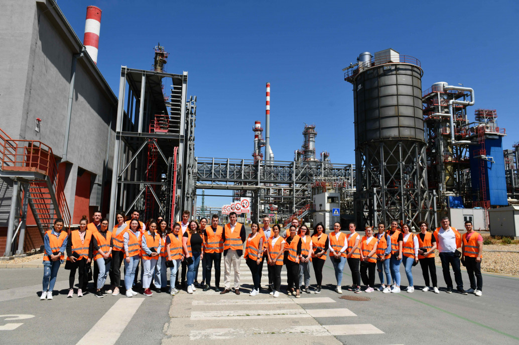Студенти Нафтно-петрохемијског инжењерства посетили Рафинерију нафте Панчево (НИС а.д.)